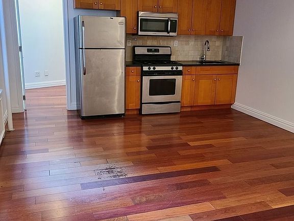 5th image of 423 W 125th St APT 17