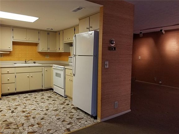 3rd image of 589 Tollis Pkwy #4-30