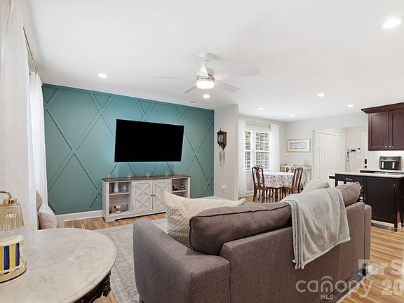 4th image of 4927 Farm Pond Ln