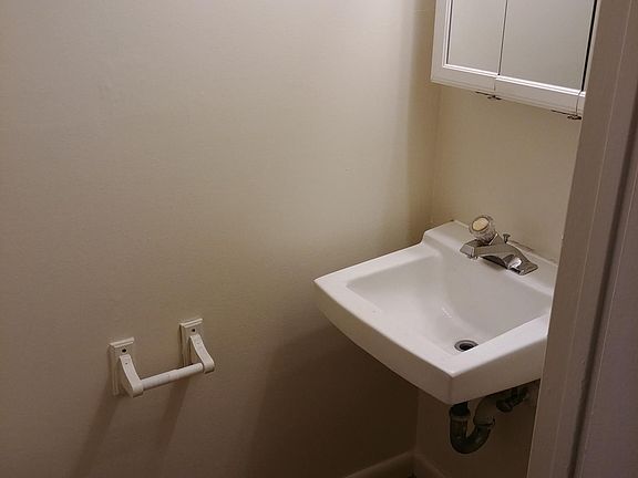 1st floor half bathroom