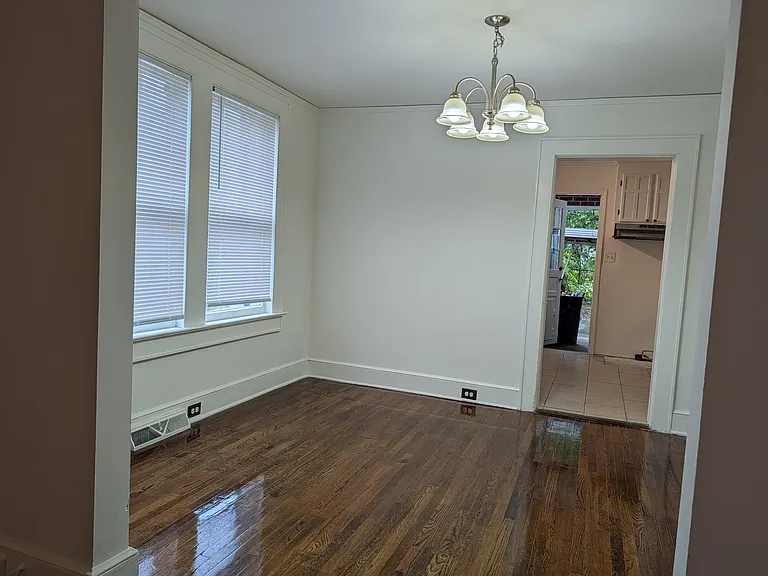 1215 Clarendon St — Photo 7