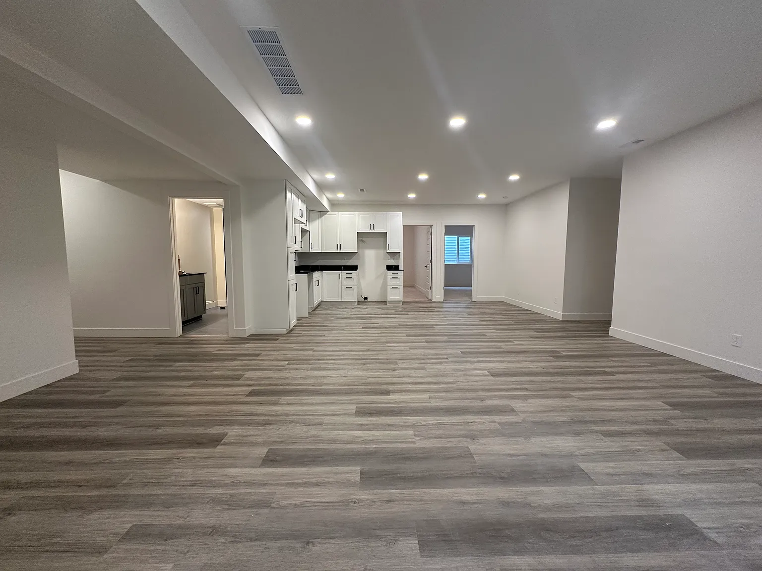 3 bed, 1800 sqft, $1,995 — Photo 4