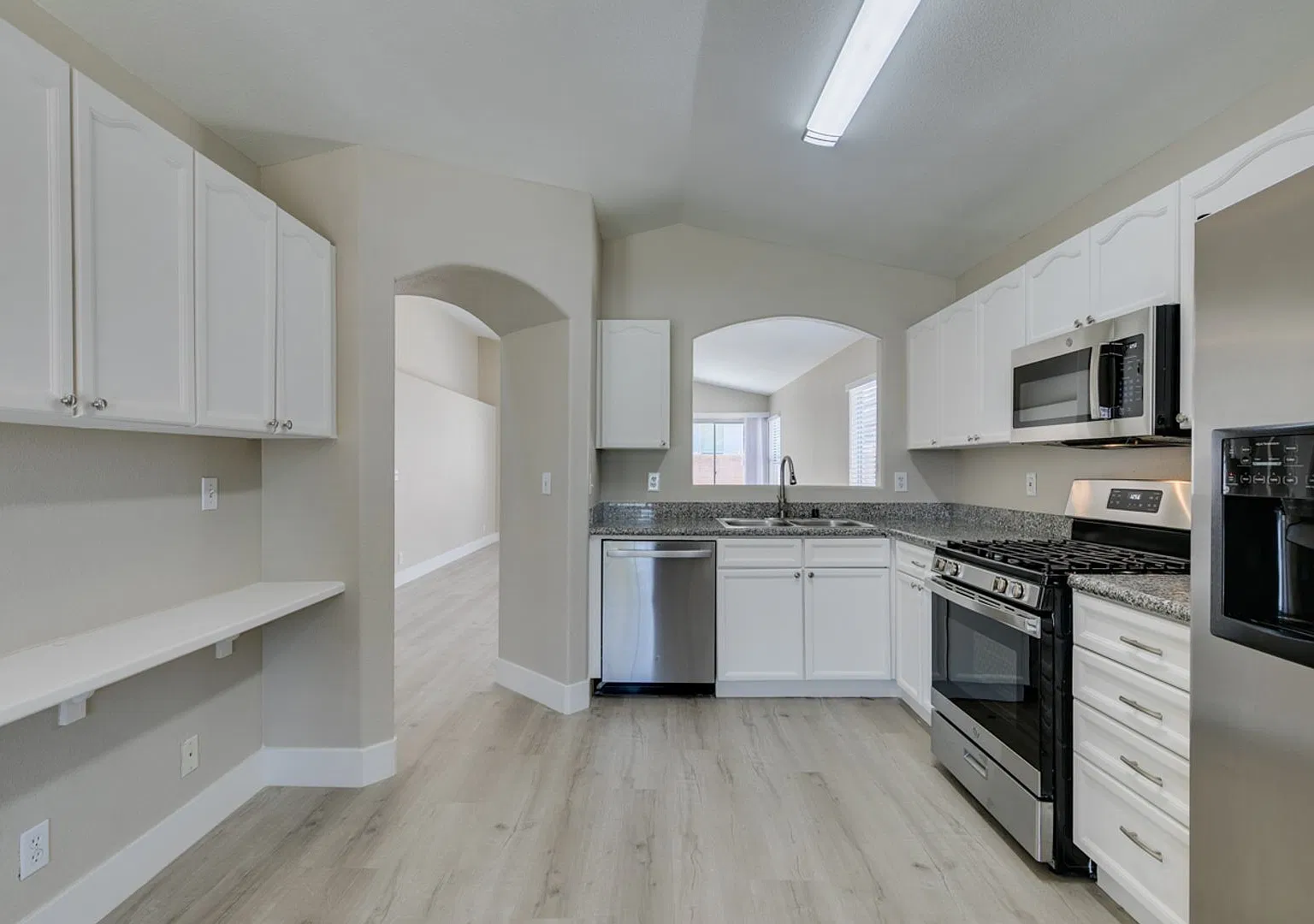 Charming single-story home in the Northwest! — Photo 3