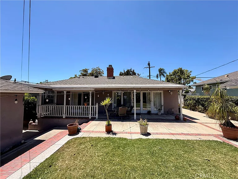 800 N Richman Ave — Photo 17