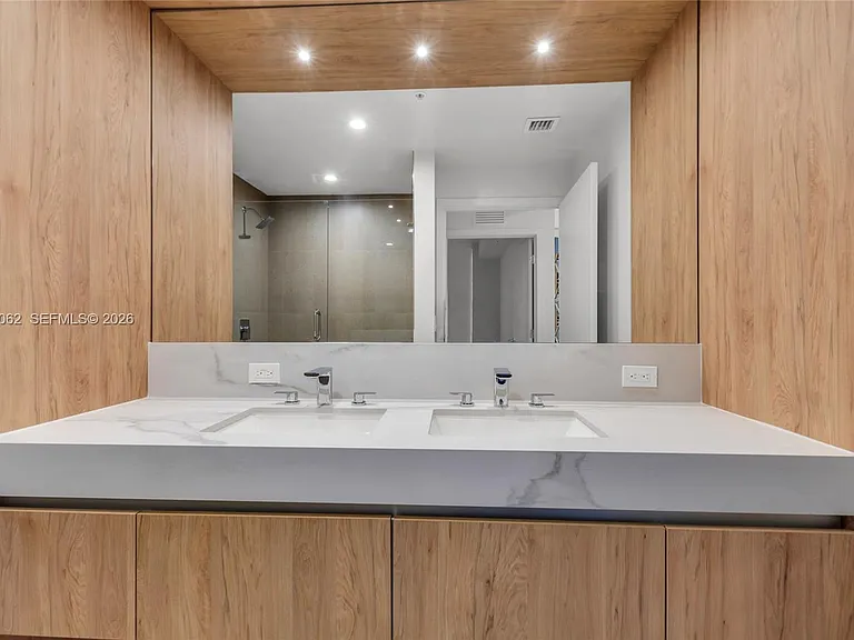 11 NE 6th St #407 — Photo 14