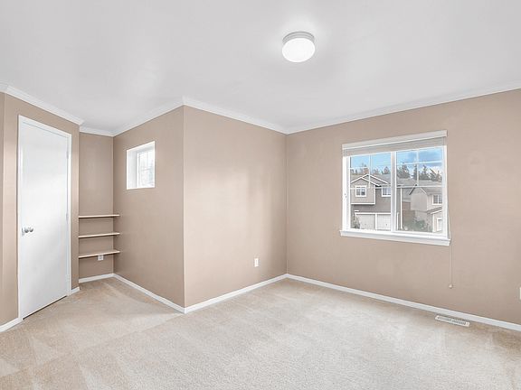 4th image of 3018 72nd Ave NE