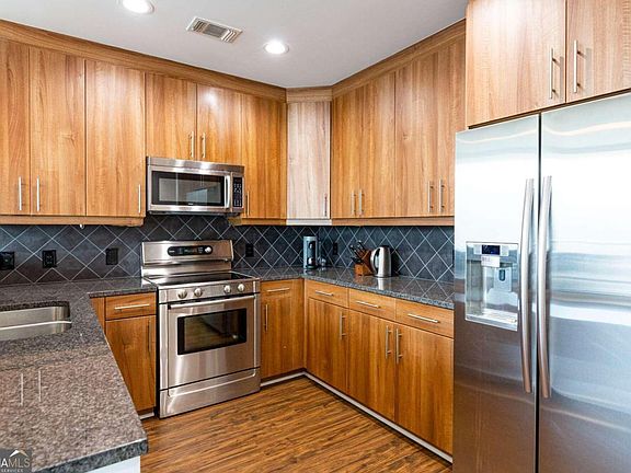 5th image of 1080 Peachtree St NE Unit 2116