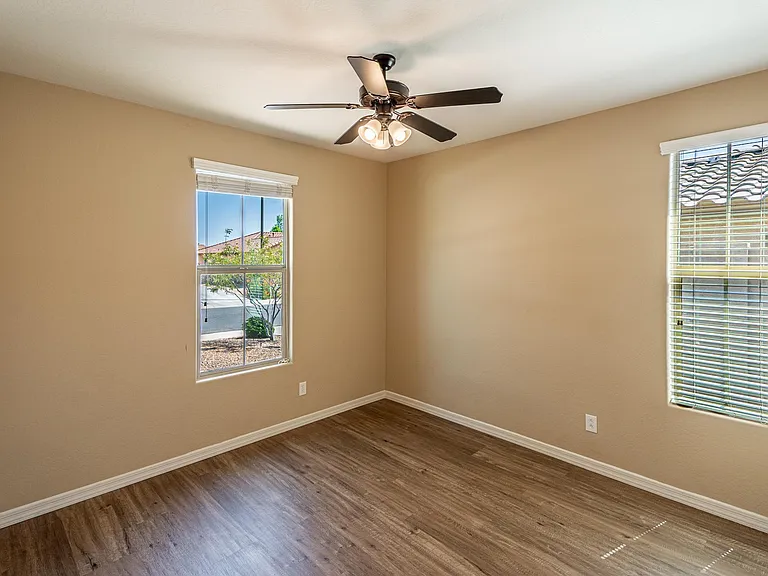 18445 W Saguaro Ln — Photo 28