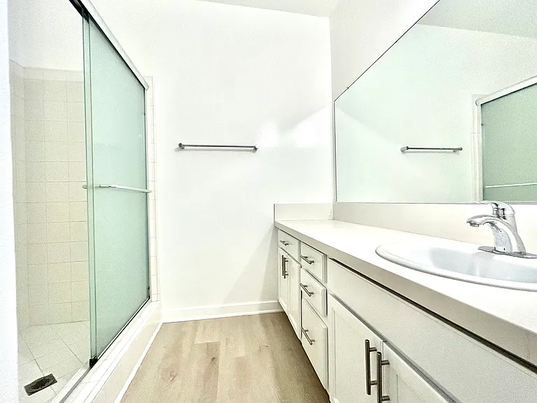 Laufer properties — Photo 18