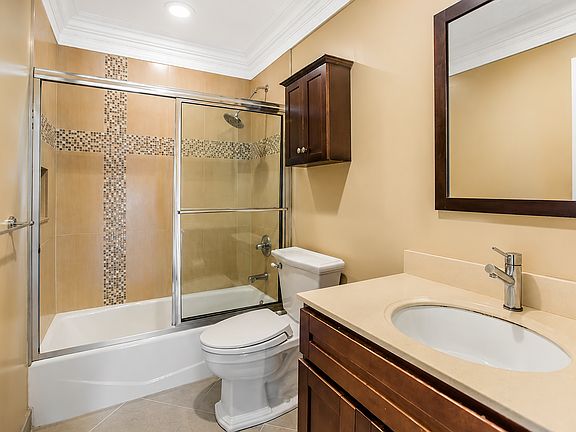 5th image of 1562A Haight St #A