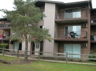 2516 Waterbury Dr APT 801, Woodridge, IL 60517