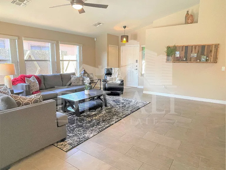 1506 N Sierra Hts — Photo 4