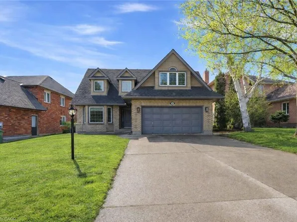 138 Miller Dr, Hamilton, ON L9G 4W4