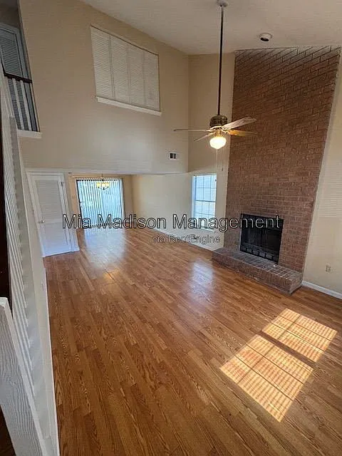 2 bed, 1.5 bath, 1292 sqft, $1,500 — Photo 3