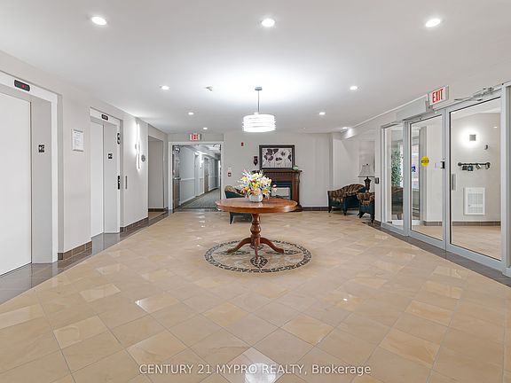 4th image of 61 Clarington Blvd #113