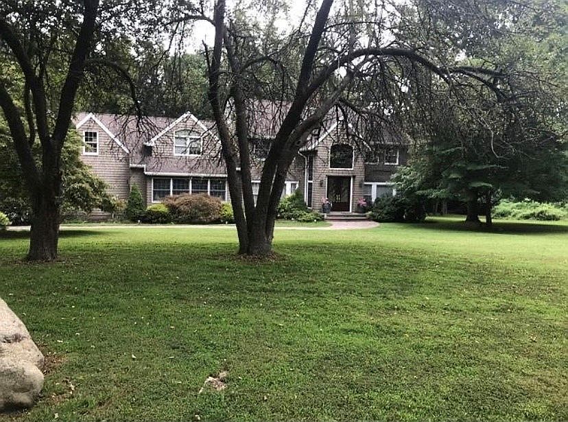 FRONT VIEW 21 VALLEYWOOD CT 