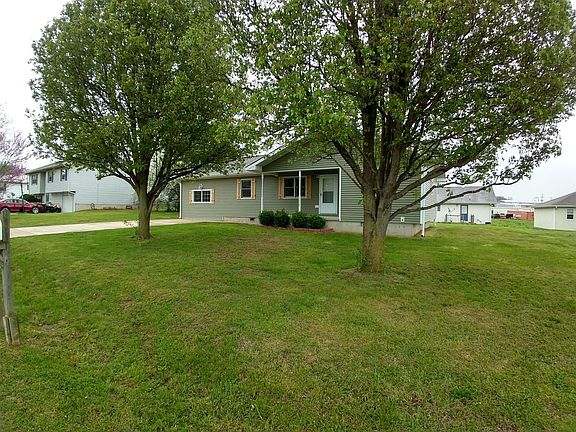 2nd image of 1112 Anderson Dr
