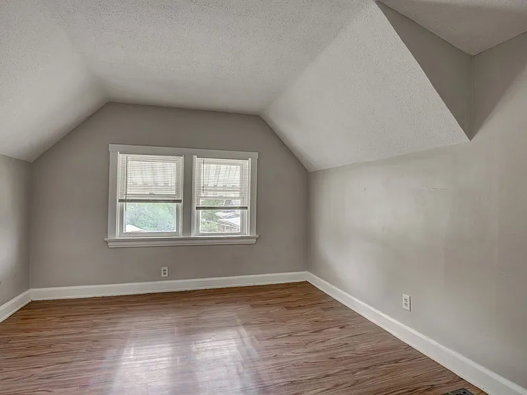 512 Maple Ave — Photo 11