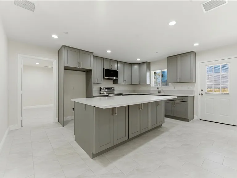 10 Cortez St #1 — Photo 4