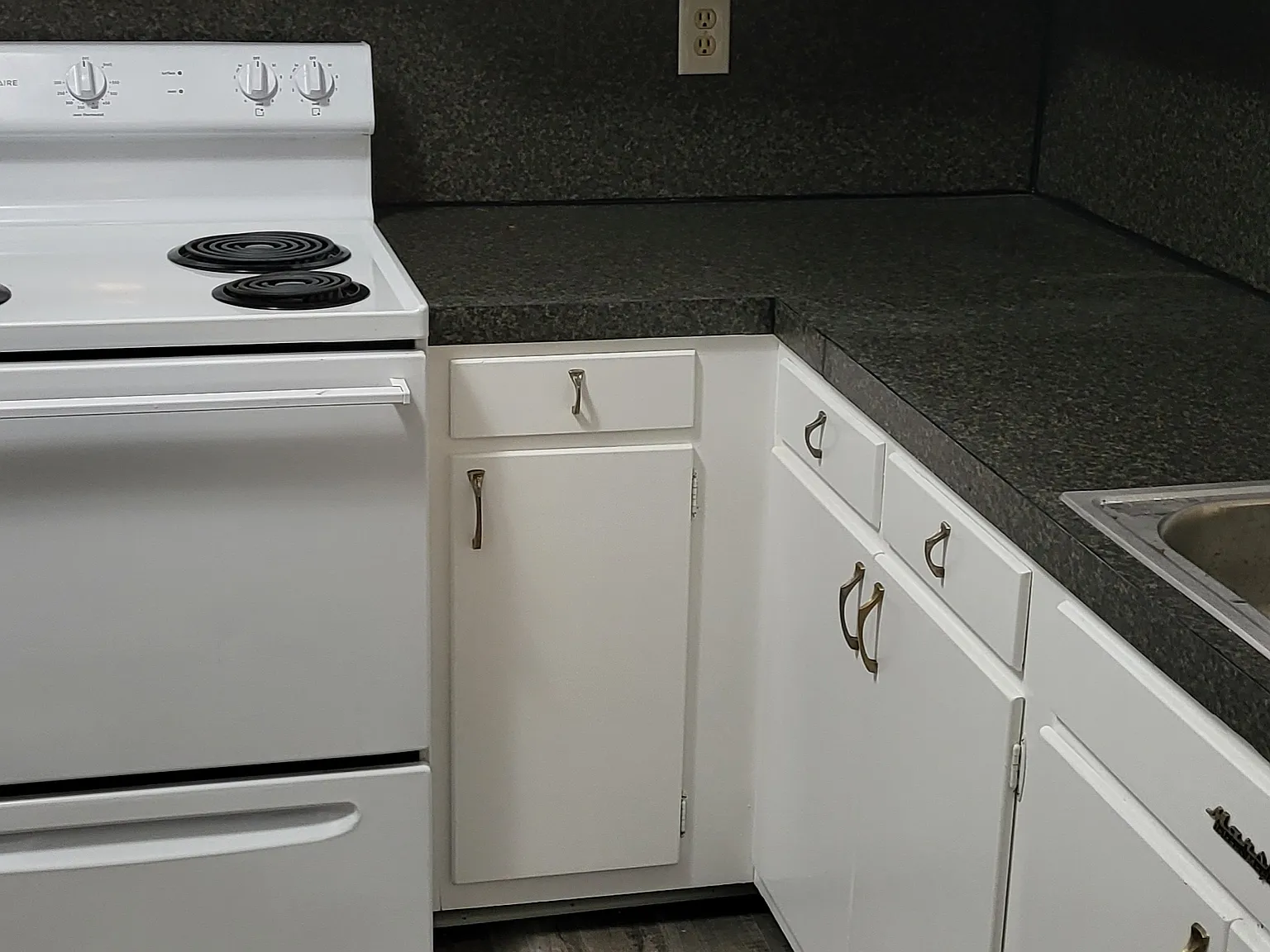 3 bed, 1.5 bath, 2000 sqft, $1,600 — Photo 2