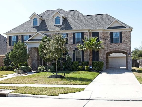 2nd image of 104 Wind Rose Ct