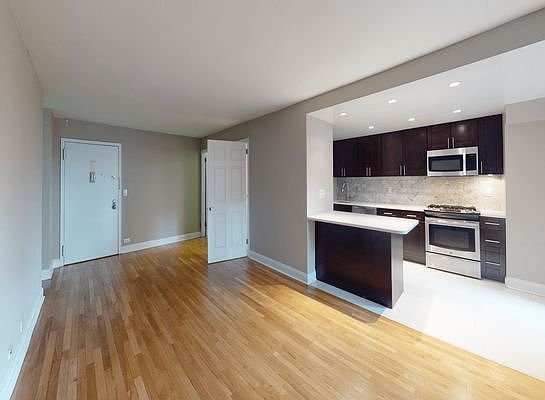 3rd image of 310 Greenwich St #3109L