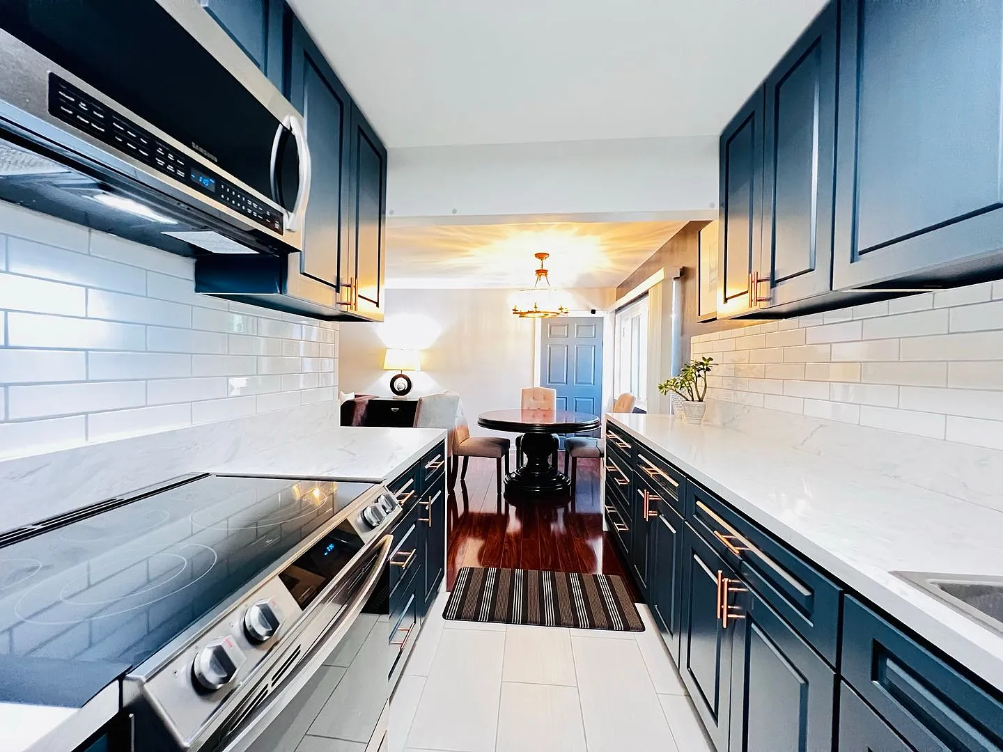 Catch this Property before it goes - Light and Bright — Photo 4