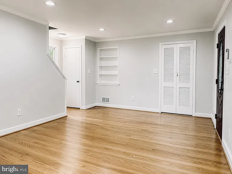 2500 Lake Ave — Photo 8