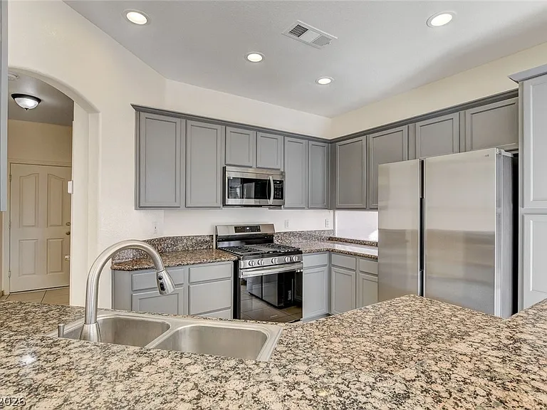 10261 Bentley Oaks Ave — Photo 21