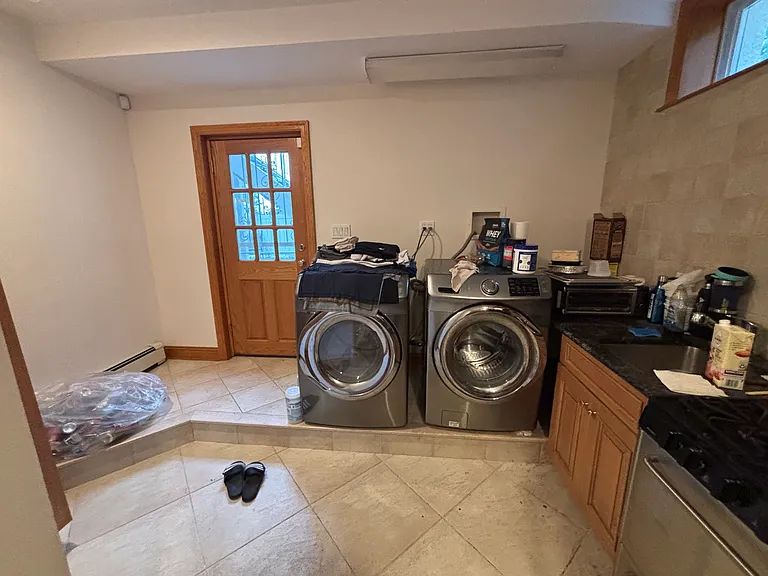 142 Florence St — Photo 2