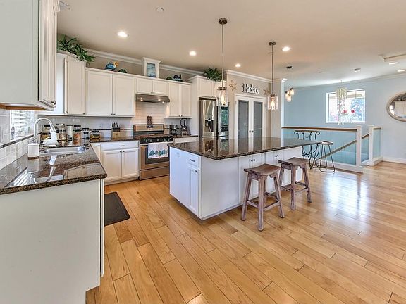 4th image of 853 San Benito St Ste 100