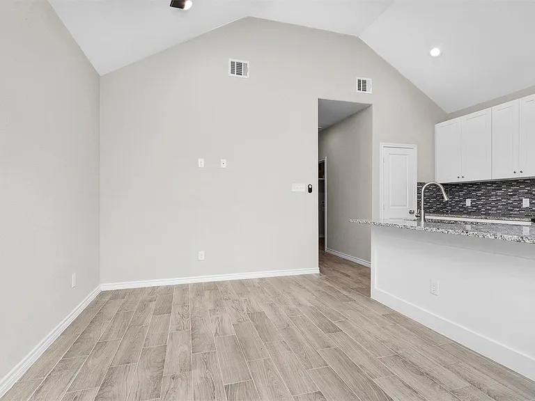 16706 E Hammon — Photo 4
