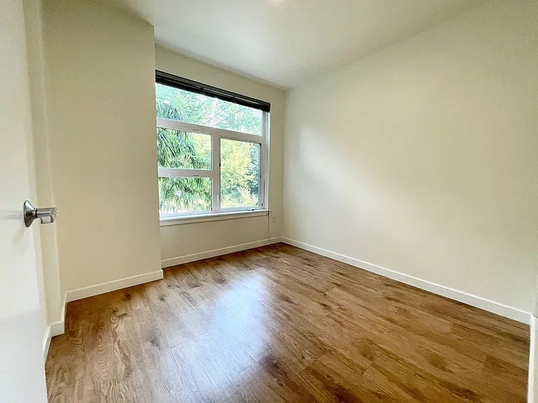 Bayview West Apartments — Photo 8