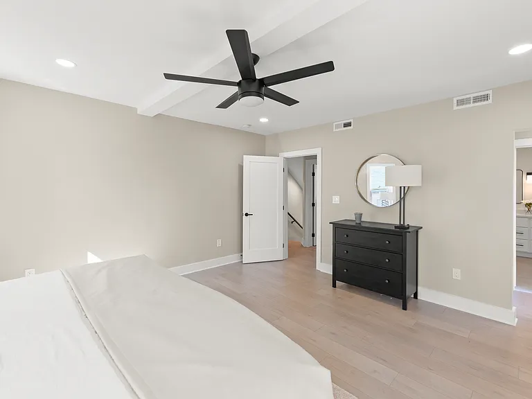 518 N Braddock St — Photo 15