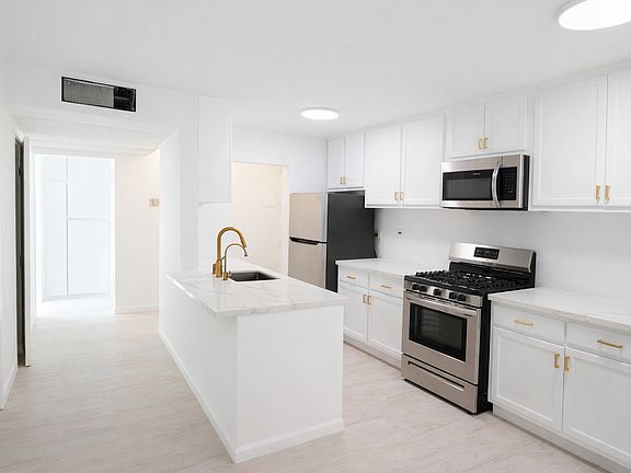 5th image of 421 S La Fayette Park Pl APT 404