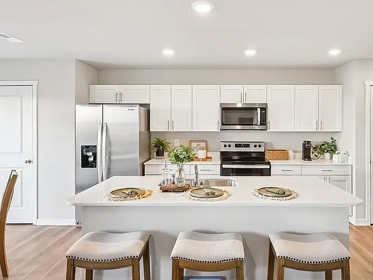 104 Daisy Ln — Photo 1