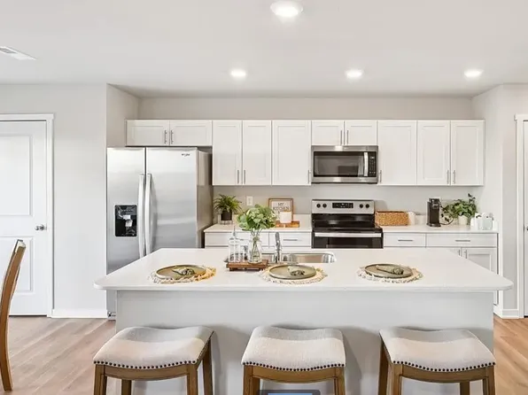 104 Daisy Ln, Waukee, IA 50263