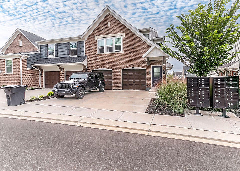 1st image of 638 Foxhill Dr