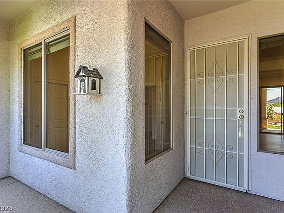 3rd image of 2000 High Mesa Dr