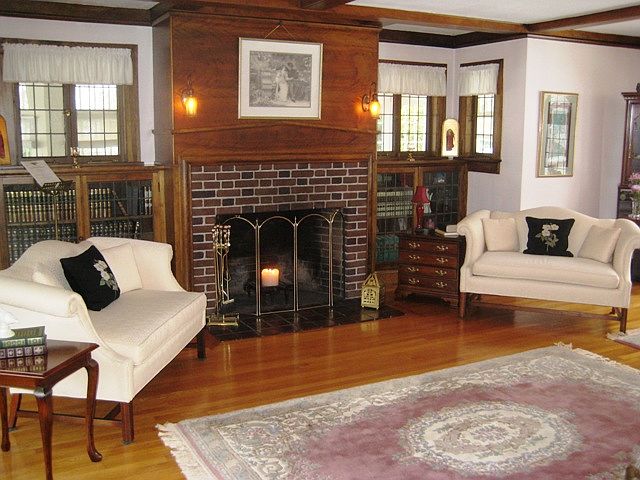 Living room w/fireplace 