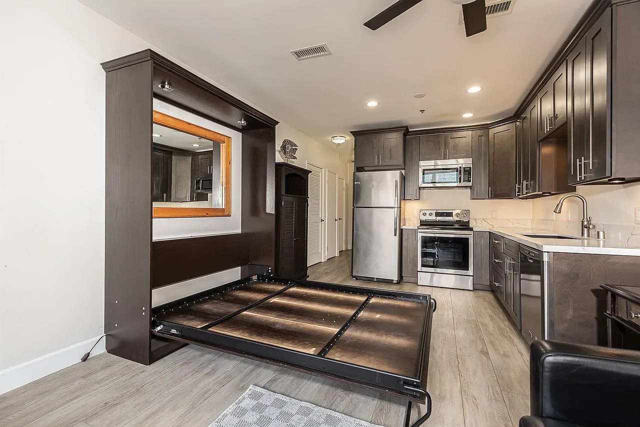 Studio, 487 sqft, $2,300 — Photo 4