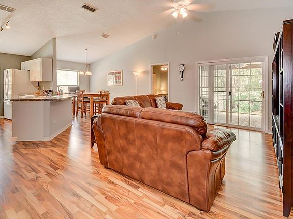 4th image of 544 Kings Castle Dr