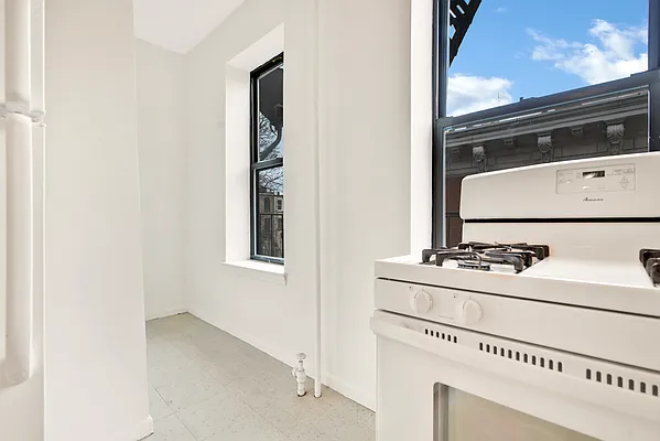 Rented by Brownstone Property Group | media 28