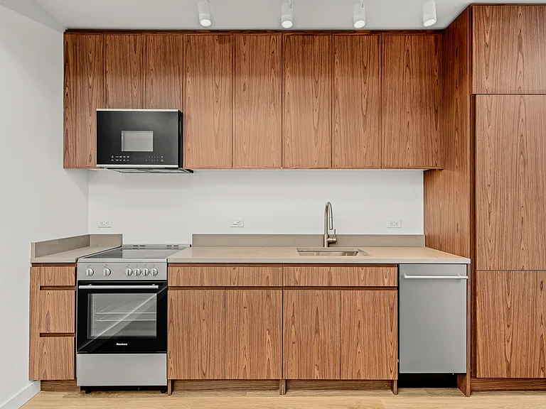 40 Bruckner Blvd #B733 — Photo 1