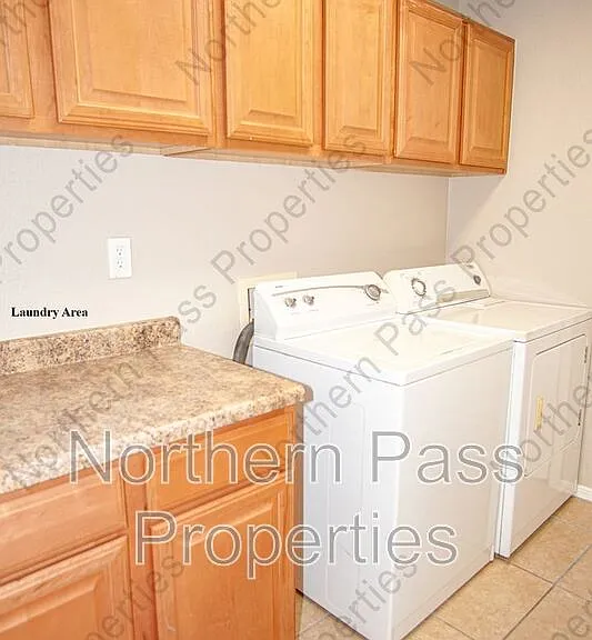 10790 Adin St — Photo 14