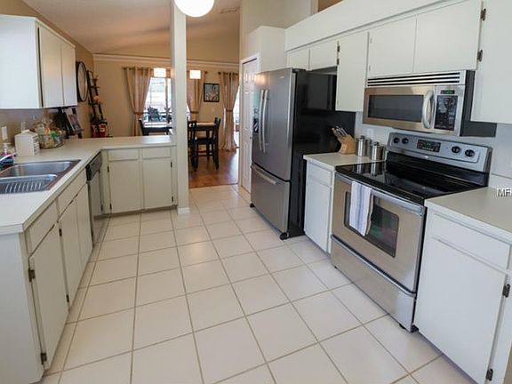 3rd image of 338 Morning Glory Dr