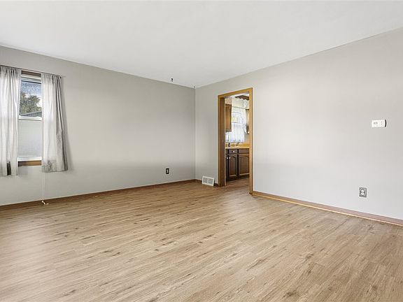3rd image of 3113 Elinore Ave