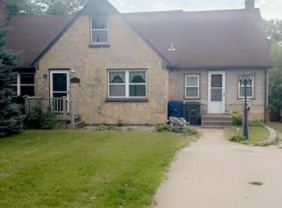 1211 23rd St, Bettendorf, IA 52722