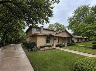 921 W Rochelle Rd, Irving, TX 75062