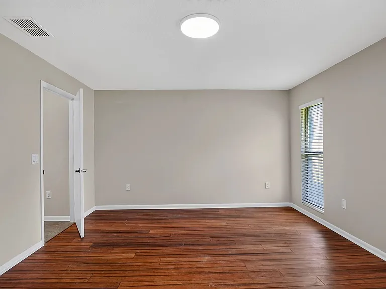 1201 Burlington Ct — Photo 18